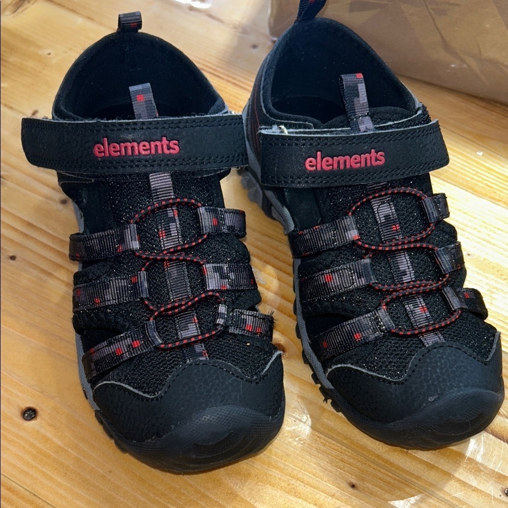 Element Black and Red Kids Sneakers size D1